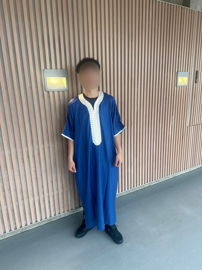 Heren abaya donkerblauw met witte kraag korte mouwen