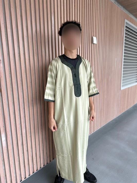 Heren abaya olijfgroen met donkergroene kraag korte mouwen