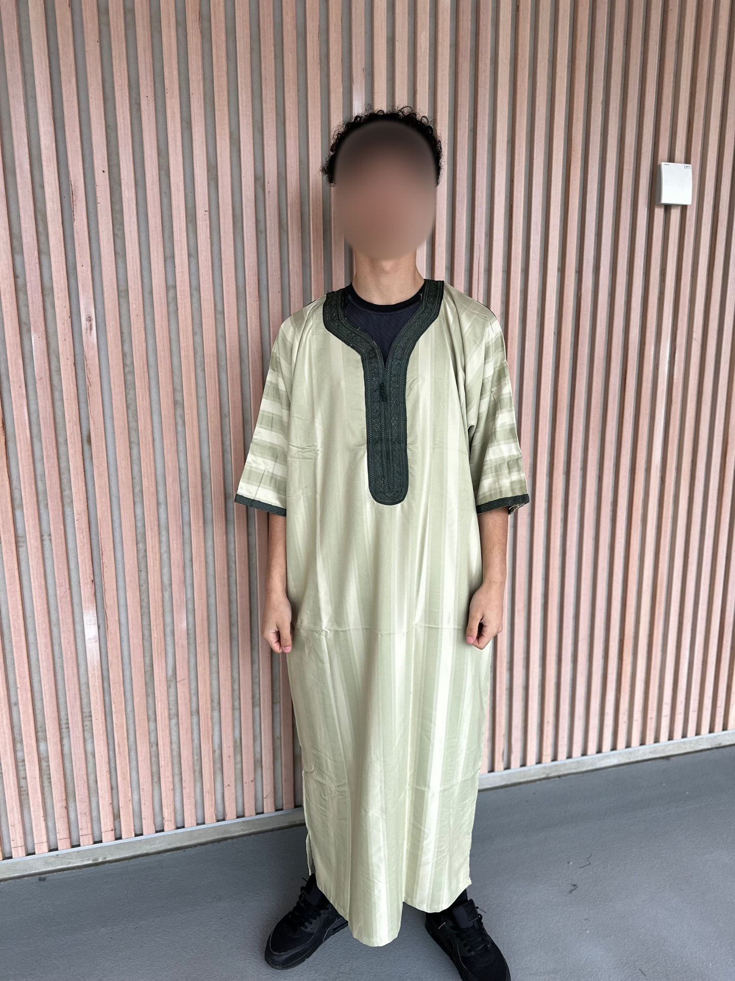 Heren abaya olijfgroen met donkergroene kraag korte mouwen