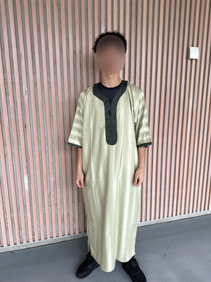 Heren abaya olijfgroen met donkergroene kraag korte mouwen